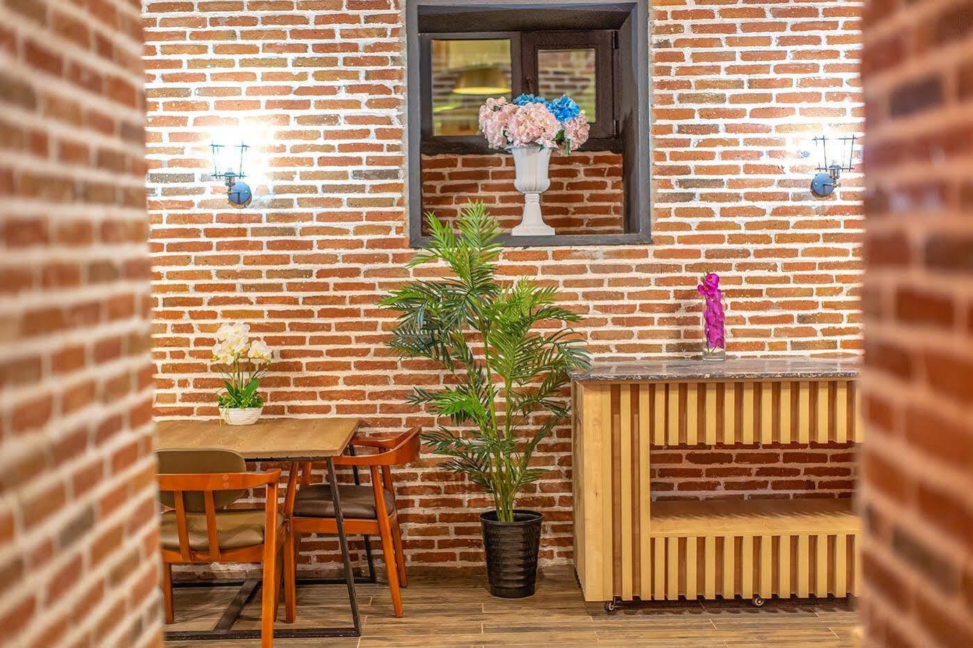 Royal Inn Τυφλίδα Εξωτερικό φωτογραφία