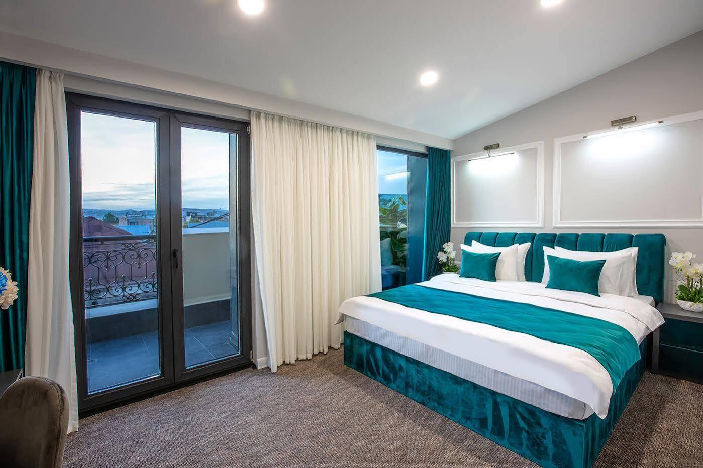 Royal Inn Τυφλίδα Εξωτερικό φωτογραφία